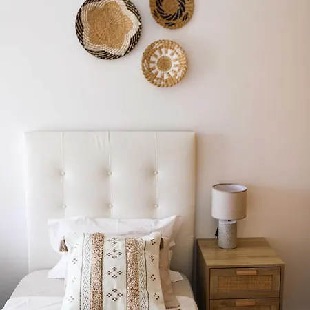 Sunset Peniche Surfcamp Феррел