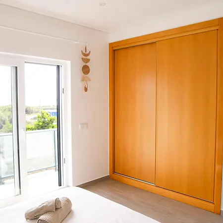 Sunset Peniche Surfcamp Апартаменты Феррел