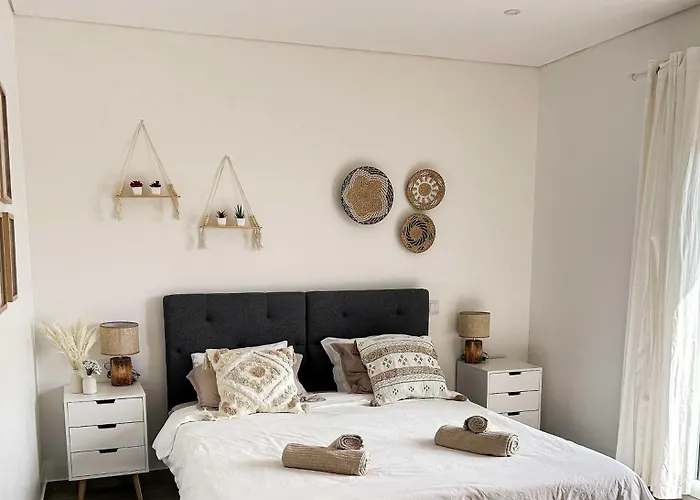 Sunset Peniche Surfcamp *