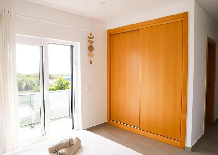 Sunset Peniche Surfcamp Daire Ferrel (Leiria)